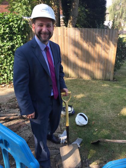 Rabbi Feldman 'planting' Eruv pole